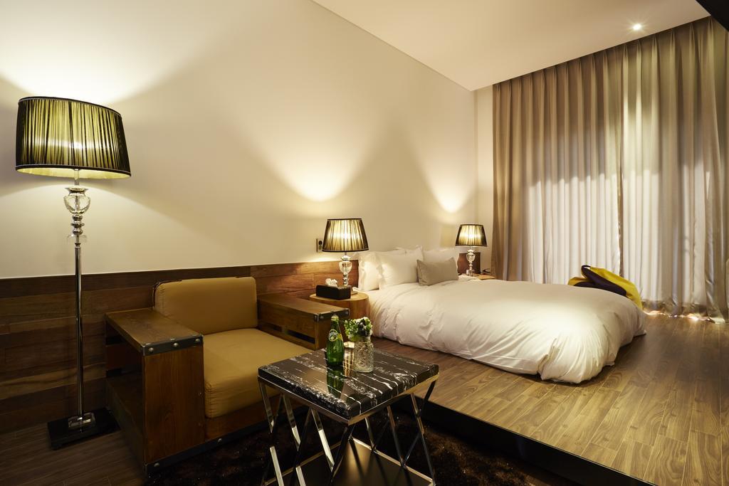 Chungbuk Inno City Namoo Hotel Eumseong Rum bild